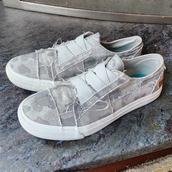 Blowfish Malibu Gray Camo Slip-On Canvas Sneakers Size 6 - Picture 14 of 16